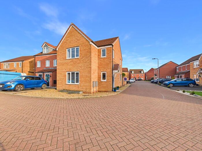 3 Bedroom Detached House For Sale In Magda Close, Stanground South, PE2