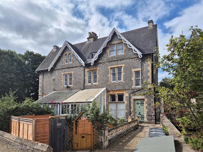 2 Bedroom Flat For Sale In Shrubbery Road, Weston-Super-Mare, BS23