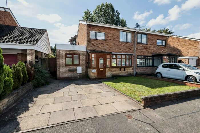 3 Bedroom Semi-Detached House For Sale In Whitebeam Road, Birmingham, West Midlands, B37