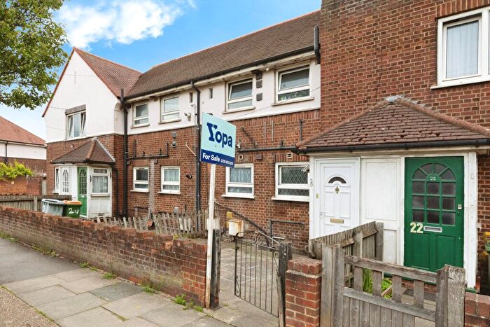 3 Bedroom Flat For Sale In Ridgwell Road, London, E16