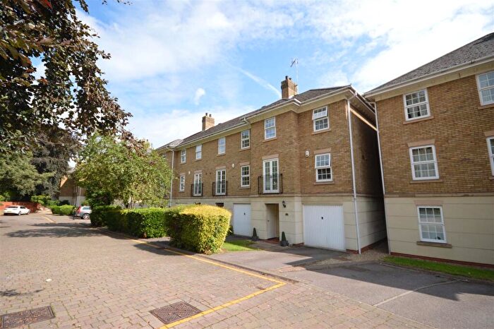 4 Bedroom Terraced House To Rent In Scholars Court, Northampton, NN1