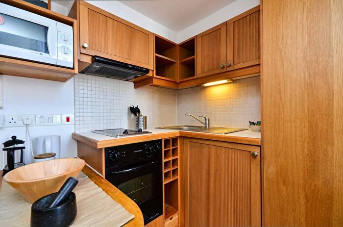 Studio To Rent In Fairholme Road, West Kensington, W14