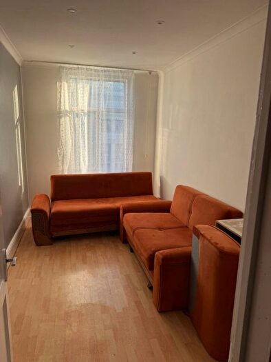2 Bedroom Property To Rent In Stoke Newington Road, London, N16