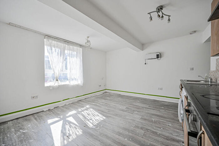 2 Bedroom Flat For Sale In High Road, Tottenham, London, Greater London, , Tottenham, London, N17