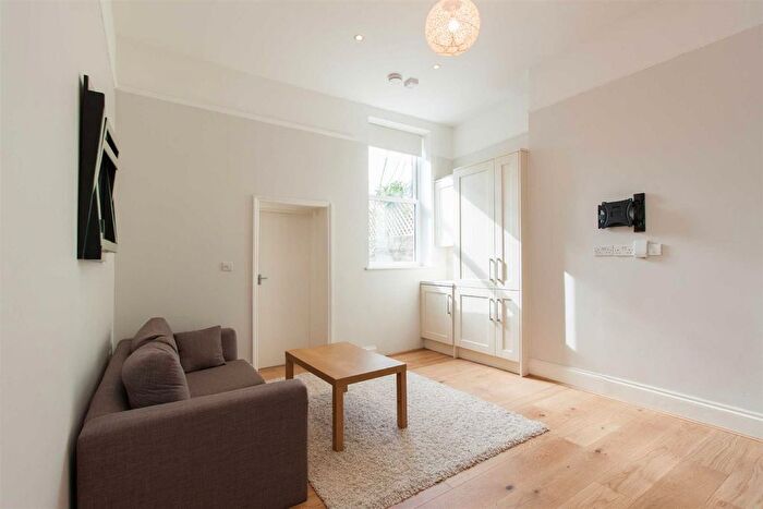 1 Bedroom Flat To Rent In Cumberland Road, London, W3