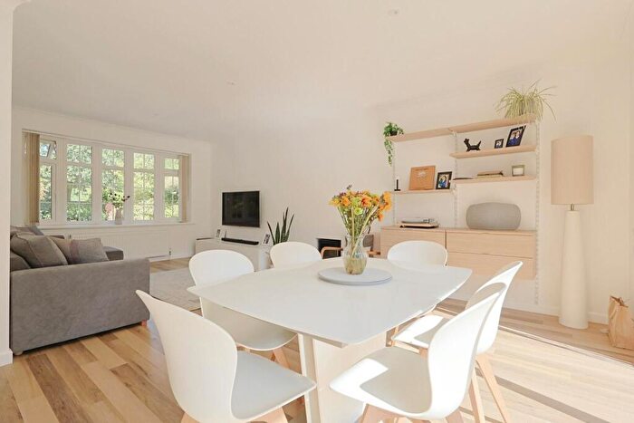 5 Bedroom Detached House For Sale In High Park Road, Broadstone, BH18 - Photo 5
