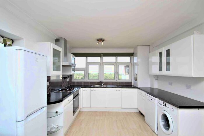 2 Bedroom Flat To Rent In Wimbledon Park Side, London, SW19