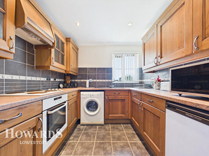 4 Bedroom Detached House For Sale In Killick Crescent, Carlton Colville, NR33