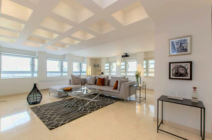 2 Bedroom Flat To Rent In Shad Thames, Butlers Wharf, Shad Thames, London, SE1