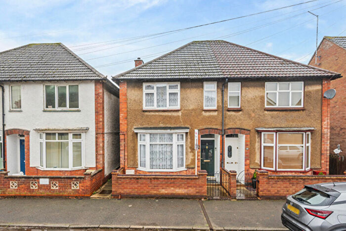 3 Bedroom Semi Detached House For Sale In Shakespeare Road, Kettering, NN16