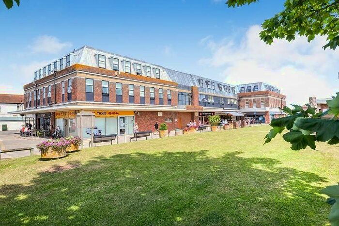 2 Bedroom Flat To Rent In The Centre, High Street, Polegate BN26