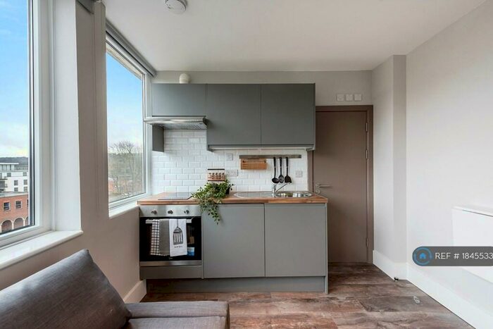 Studio To Rent In South Street, Romford, RM1