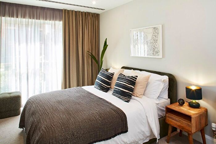 2 Bedroom Apartment To Rent In Moat Street, London, SW11