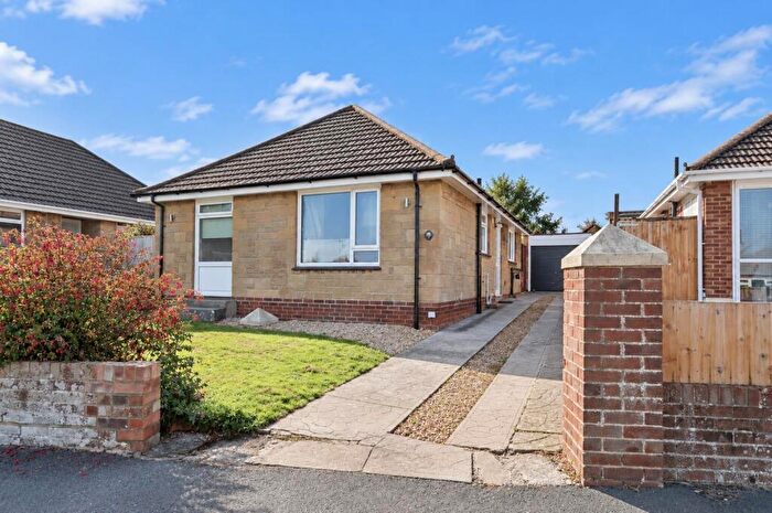 2 Bedroom Detached Bungalow For Sale In Close To Local Amenities * Lake, PO36