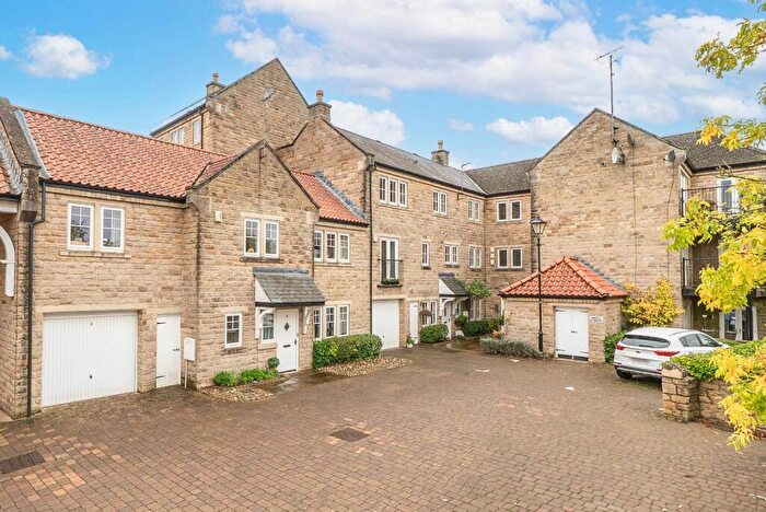 2 Bedroom Flat For Sale In Micklethwaite Steps, Wetherby, West Yorkshire, LS22