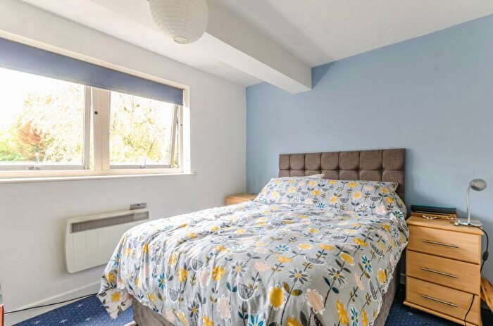 1 Bedroom Flat To Rent In Falcon Way, Isle Of Dogs, London, E14