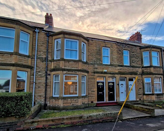 2 Bedroom Flat To Rent In Wellfield Terrace, Bill Quay, Gateshead, NE10