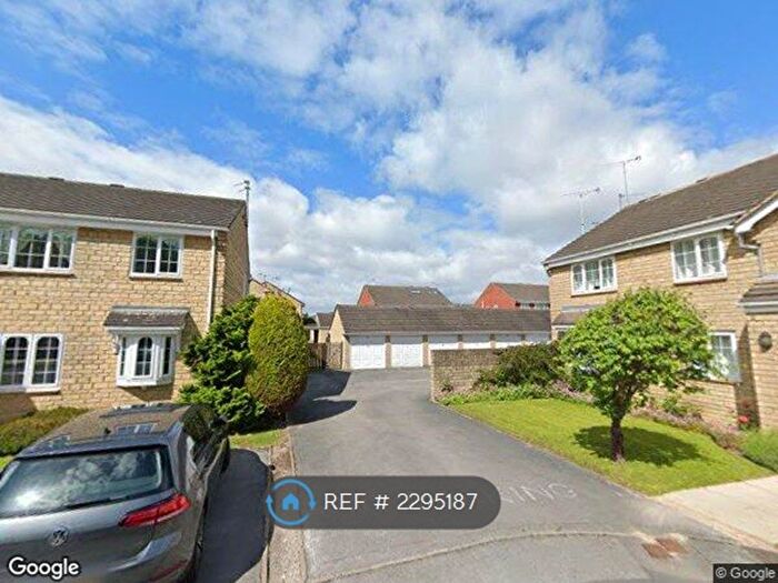 2 Bedroom Flat To Rent In Oakdene Vale, Leeds, LS17