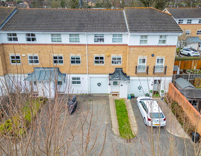 3 Bedroom Town House For Sale In Tregony Road, Orpington, BR6