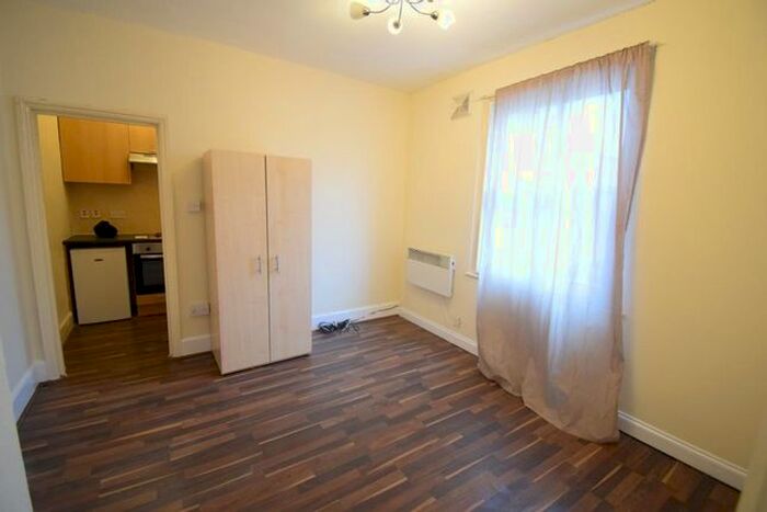 Studio To Rent In East End Road, East Finchley, London, N2