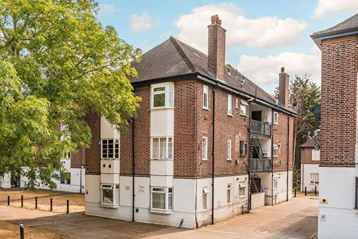 2 Bedroom Flat To Rent In Great West Road, Isleworth, TW7