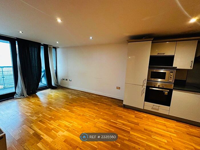 2 Bedroom Flat To Rent In Kingsway, London, N12