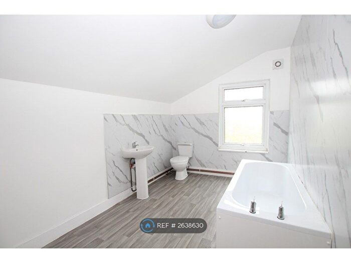 2 Bedroom End Of Terrace House To Rent In Church Hill, Chatham, ME5