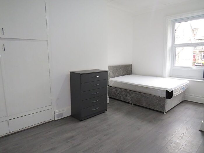1 Bedroom Studio To Rent In Skircoat Road, Halifax, HX1