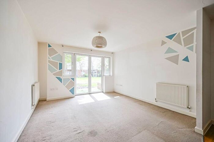 2 Bedroom Flat For Sale In Hawker Place, Walthamstow, London, E17