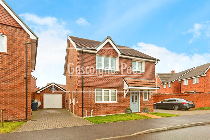 3 Bedroom Detached House To Rent In Carpenters Way, Farnham, GU9