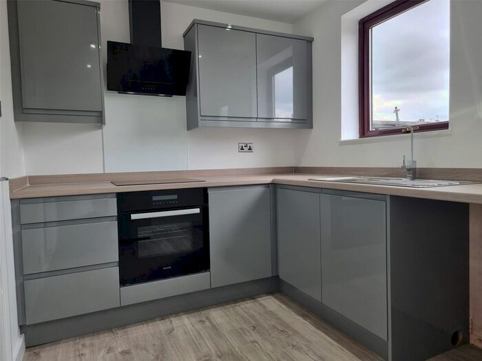 2 Bedroom End Of Terrace House To Rent In Crest View, Nottingham, Nottinghamshire, NG5