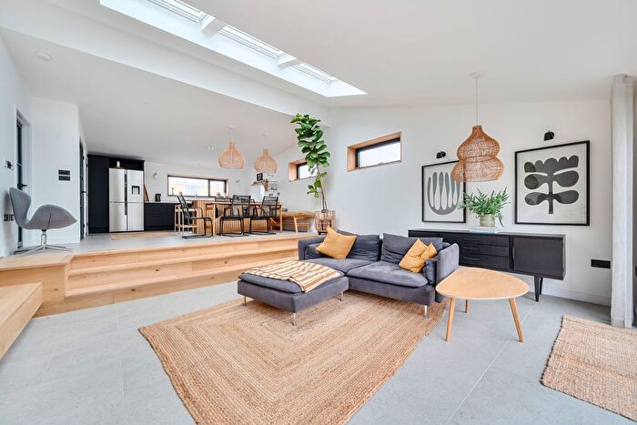 3 Bedroom Semi Detached Bungalow For Sale In De Pass Gardens, Falmouth, TR11