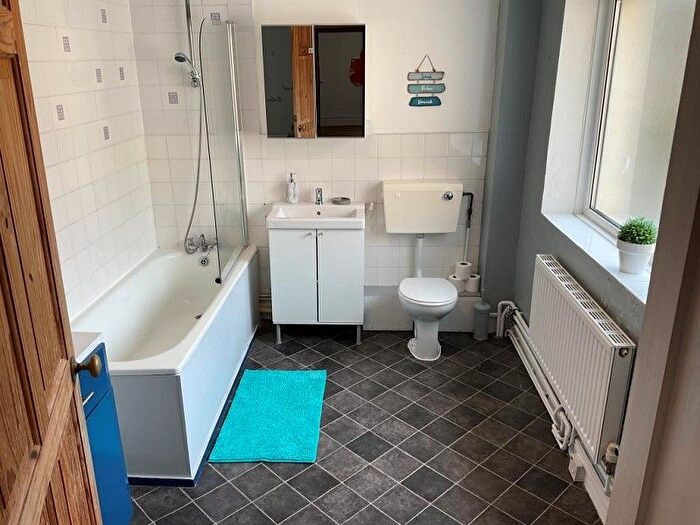 2 Bedroom End Of Terrace House To Rent In Rodney Street, Swansea, SA1