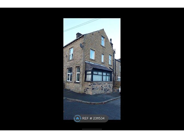 3 Bedroom Terraced House To Rent In Malsis Crescent, Keighley, BD21