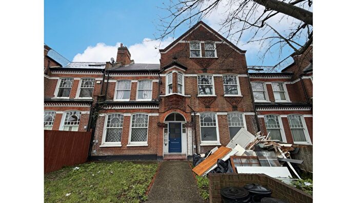 2 Bedroom Flat For Sale In Flat, Bedford Hill, Balham, London, SW12