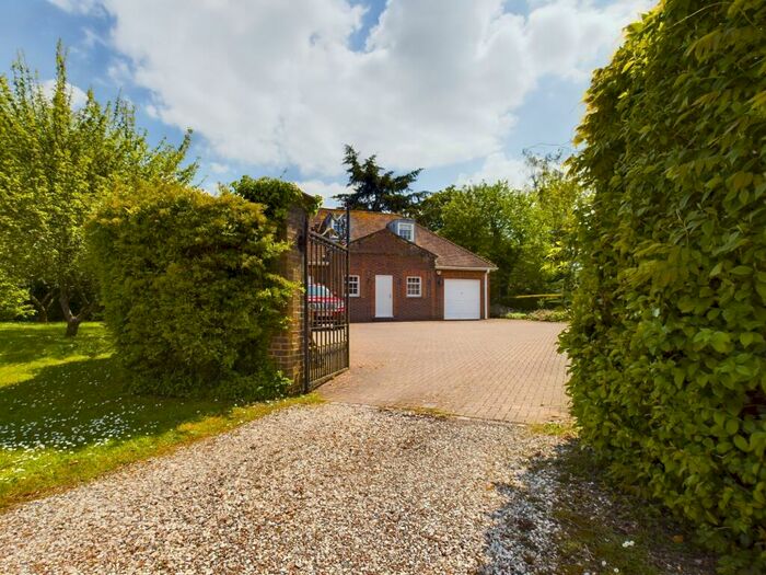 1 Bedroom Coach House To Rent In Brimpton Lane, Tadley, RG7