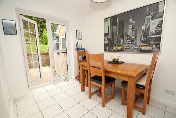 3 Bedroom End Of Terrace House For Sale In Foxwood Grove, Pratts Bottom, BR6