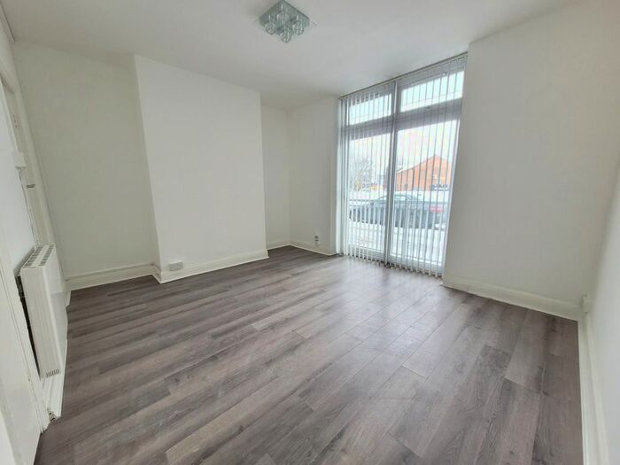 2 Bedroom Flat To Rent In Angel Close, London, N18