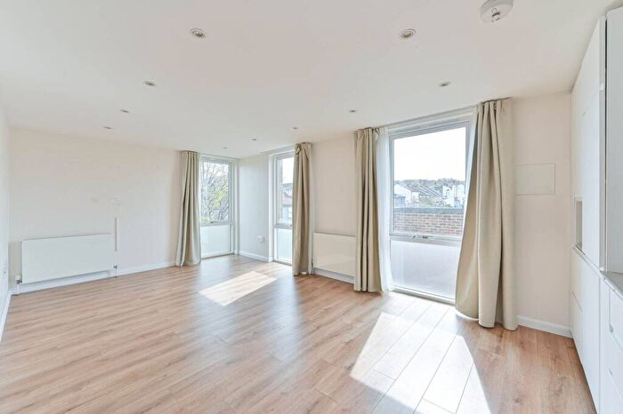 2 Bedroom Flat For Sale In Schoolhouse Yard, Woolwich, London, SE18