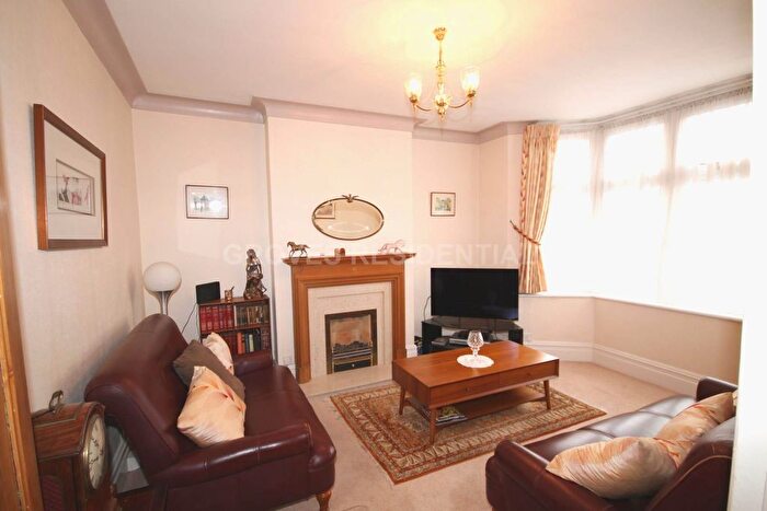 3 Bedroom End Of Terrace House For Sale In Beaconsfield Road, New Malden, KT3