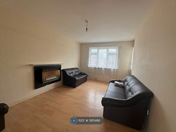 1 Bedroom Flat To Rent In King Court, London, E10
