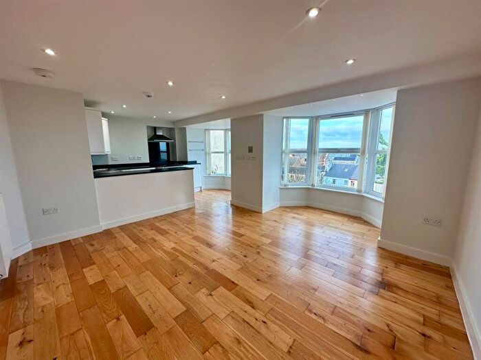 2 Bedroom Flat To Rent In Portland Street, EX34