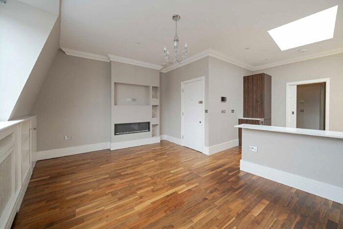 2 Bedroom Flat To Rent In Upper Richmond Road West, London, SW14
