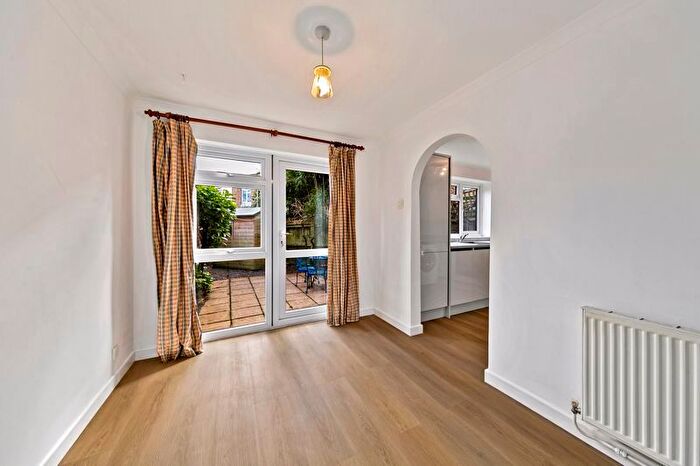 3 Bedroom Terraced House For Sale In Addison Road, Teddington, TW11