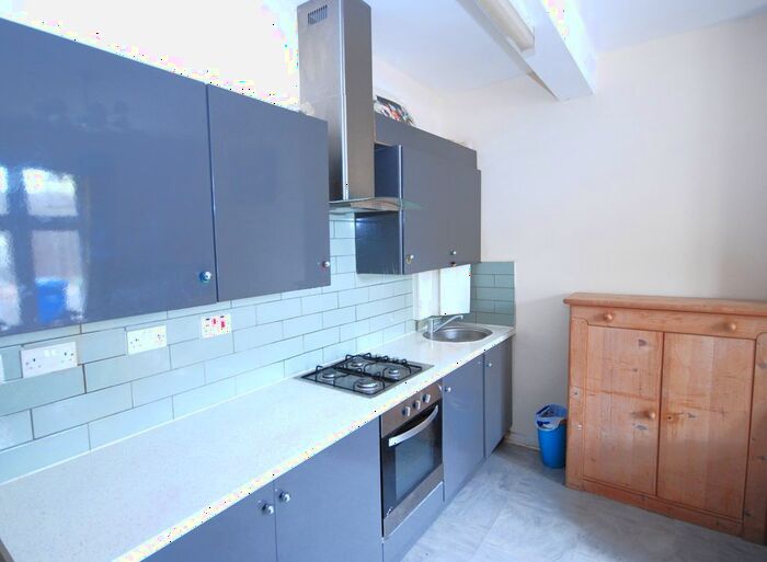 2 Bedroom Flat To Rent In Warner Road, London, SE5