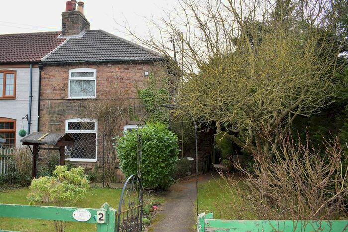 2 Bedroom Cottage For Sale In Barnetby, DN38