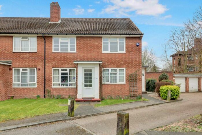 2 Bedroom Maisonette To Rent In Broadlawns Court, Harrow, HA3