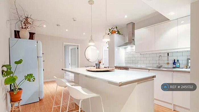 2 Bedroom Flat To Rent In Dalston Kingsland Road, London, E8