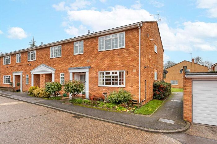 2 Bedroom Apartment For Sale In St. Marys Close, Letchworth Garden City, SG6