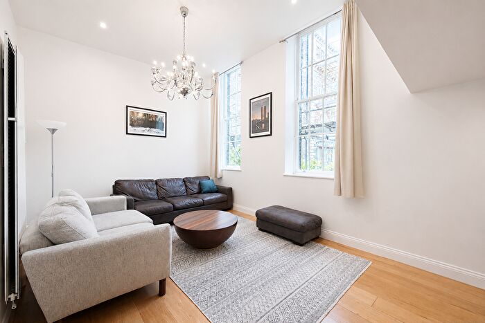 3 Bedroom Flat To Rent In Royal Drive, Princess Park Manor, London, N11